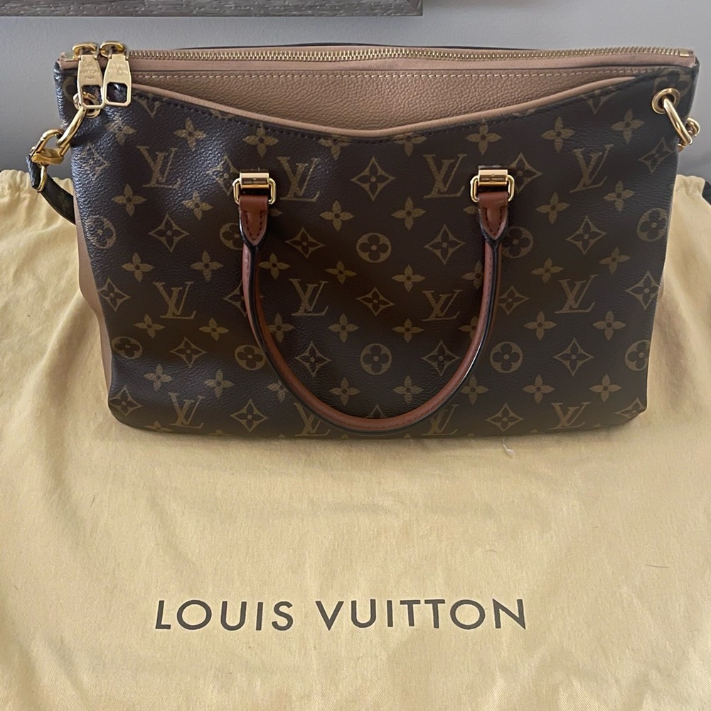 LV Louis Vuitton Monogram Pallas MM bag in caffe latte MINT CONDITION